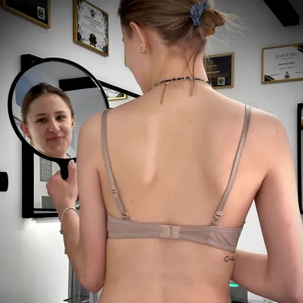 Microdermale w dołeczkach Venus, Mish Jarski Piercing Toruń