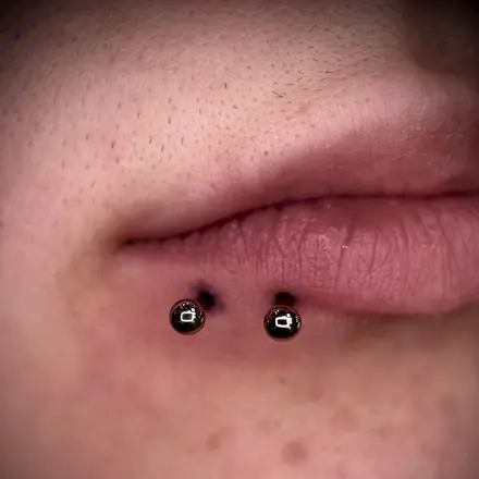 Spider bites, praca Mish Jarski Piercing